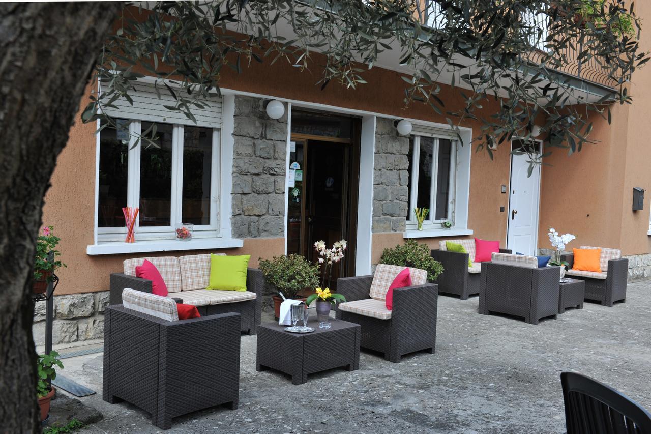 Hotel Bellavista Meuble Monte Isola Exterior foto